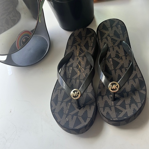 Michael Kors wedge sandals - Picture 2 of 5